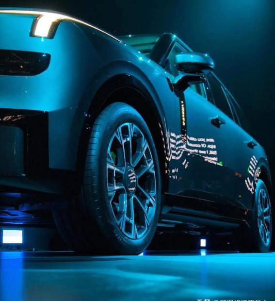 领克900：颠覆传统七座SUV，重新定义高端出行标准