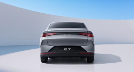比亚迪e7正式上市，售价9.88万元起，最大续航520公里