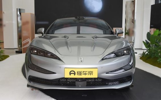 比亚迪仰望U7：科技革新与豪华体验的完美融合