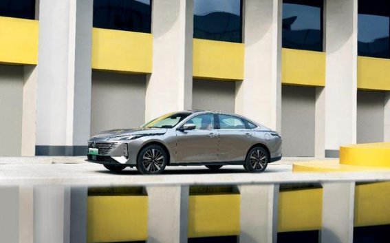 长安第三代逸动PHEV：智能驱动油电合璧超越期待