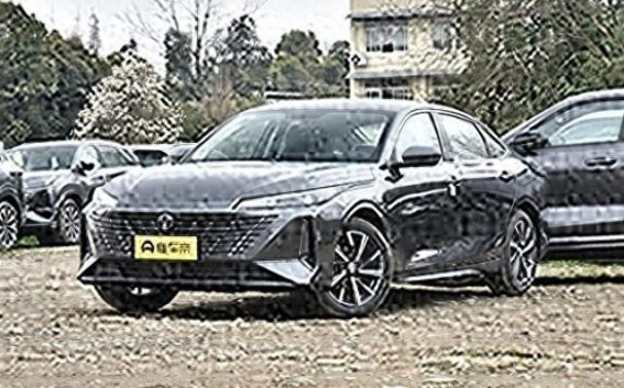 第三代长安逸动PHEV：家轿新标杆，智享动力与超值经济性