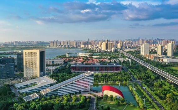 东风汽车的转型之路：挑战与机遇并存