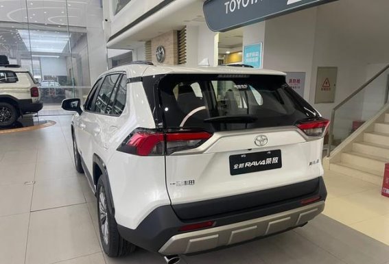 丰田RAV4荣放降价4.5万抢市场，一个月卖出18451台的背后故事