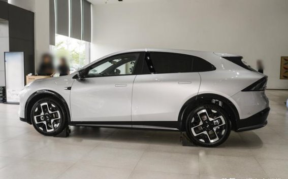 小鹏G7实车亮相 23.58万元预售价直面特斯拉Model Y