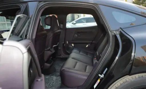 颜值与性能兼备，阿维塔06深度解析