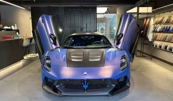 玛莎拉蒂GT2 Stradale与MC20 Icona：极致性能与个性化设计的巅峰之作