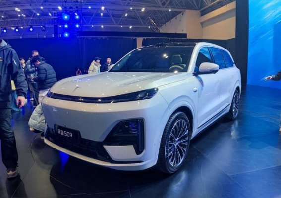 30万预算新能源SUV该选谁？问界M8、领克900、深蓝S09详细对比