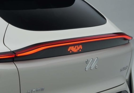 30万预算选智己LS7焕新版还是Model Y？全方位对比解析