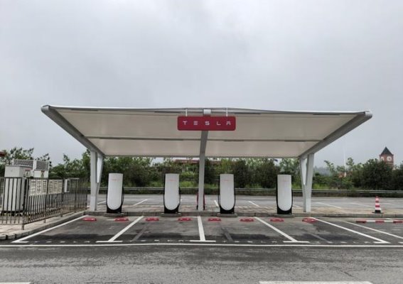 特斯拉V4超级充电桩在重庆落地，新能源车充电体验全面升级