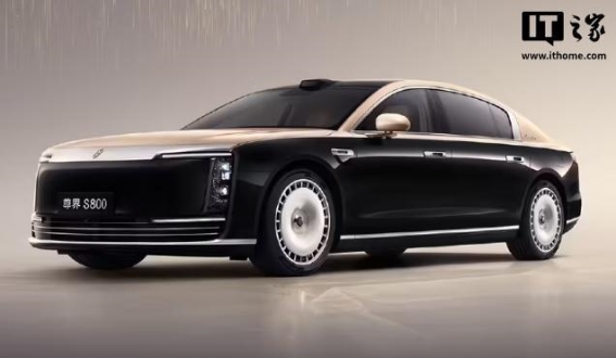 鸿蒙智行尊界S800首月销量突破6500台，豪华智能轿车引领新潮流