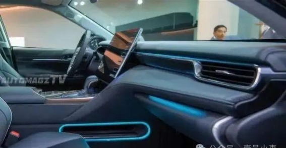 丰田全新运动中型轿车曝光，2.0T动力加持，设计更运动更科技