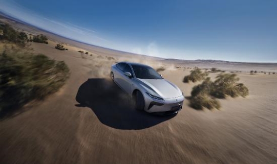东风奕派eπ007：年轻人心中那辆“完美车”