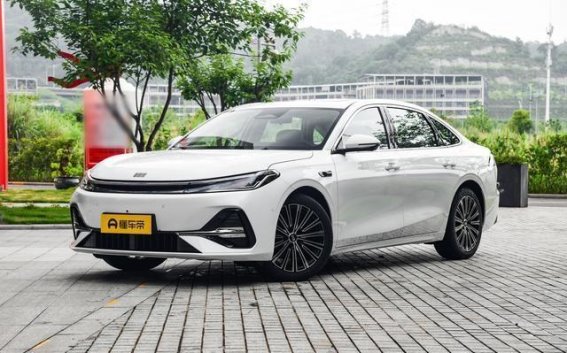 吉利银河A7：10万元级新能源家轿的新标杆实力展现