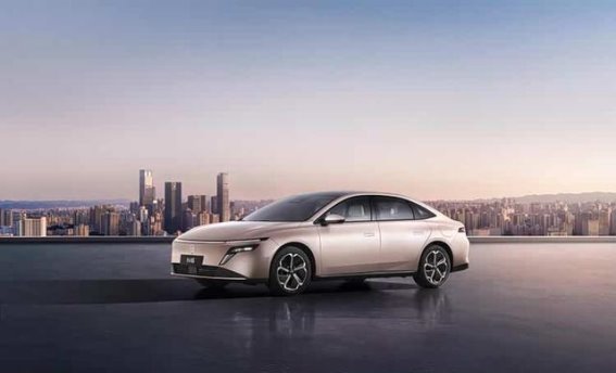 东风日产N6插混轿车亮相 大电池大空间开启新能源新篇章