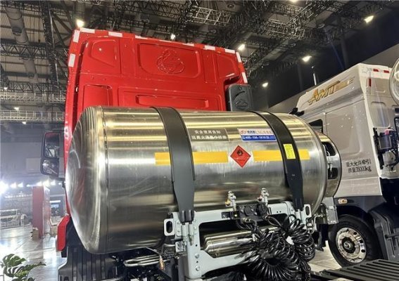 乘龙H5V创富版LNG牵引车：为卡友打造高效、安全的创富新模式