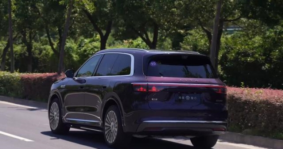 问界M8纯电版低配版解析：豪华与实用兼顾的家庭SUV
