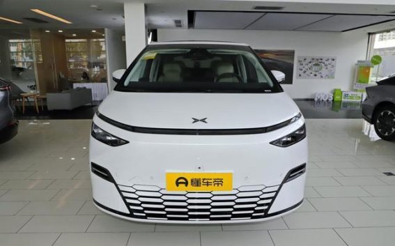 2025款小鹏X9：颠覆家庭出行体验的大七座AI豪华SUV