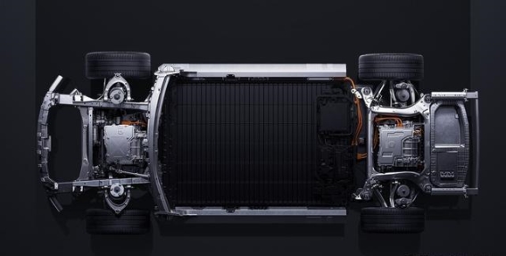 年轻一代的电动轿跑之选：小米SU7与小鹏P7的对决