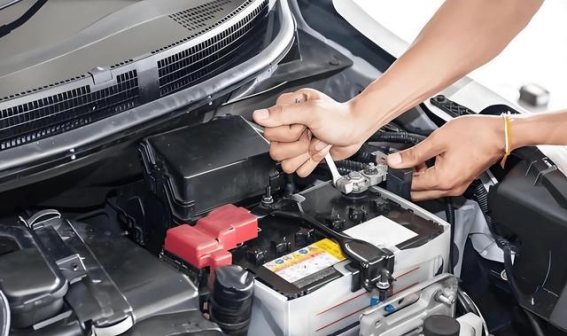 车子跑到10万公里，哪些必须换？老司机教你避开4S店坑钱套路