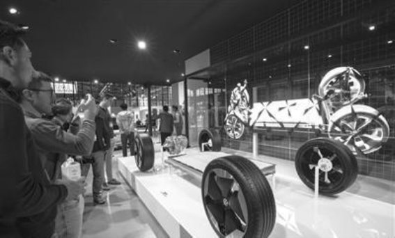 传统车企与新兴品牌携手共进：从量的扩张到智的领先