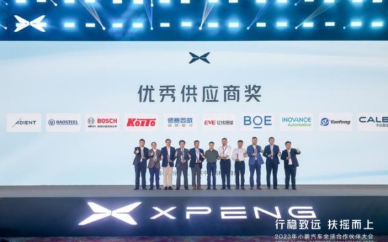 全新小鹏P7：搭载亿纬锂能电池的纯电轿跑领航者