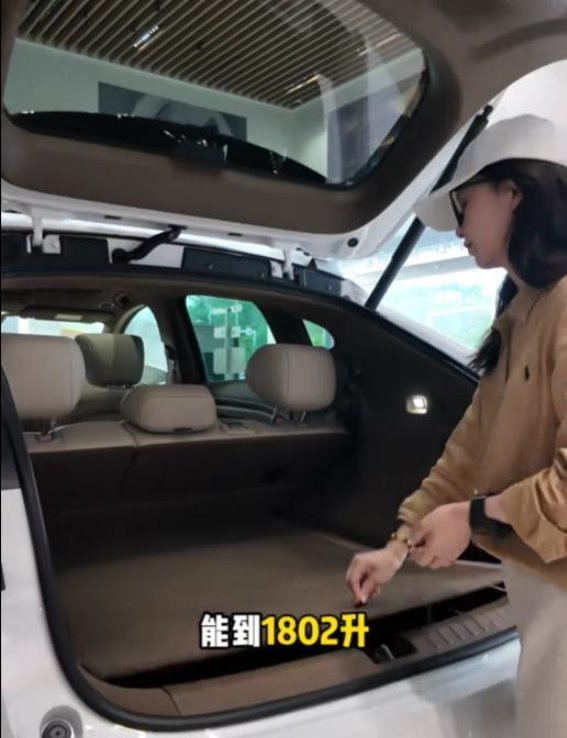 广汽昊铂HT：续航与空间的完美结合，电动出行新选择