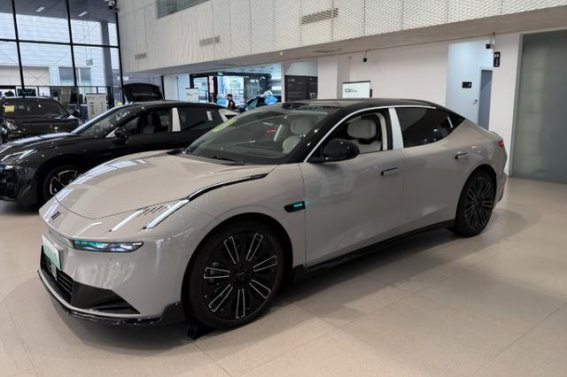 领克10 EM-P：年轻人出行新宠，科技与性能的完美结合