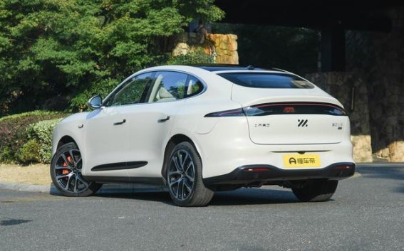 智己LS6：超越预期的家用新能源SUV