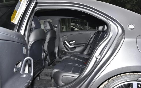 奔驰A级AMG 2025款购车选择：适合家庭出行的最佳选择