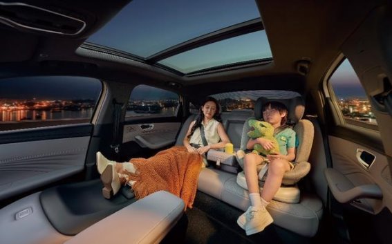 荣威M7 DMH：全能家轿，新能源时代的智能革新