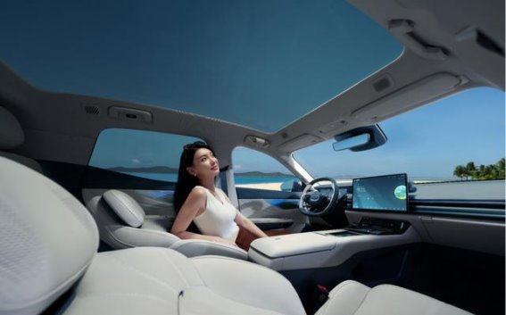 全新领克07 EM-P：智能与豪华的完美融合，开启电混轿车新纪元