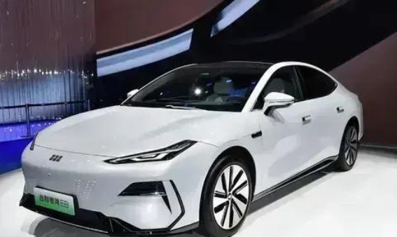 5分钟充电180公里，银河E8解决了你所有的续航焦虑