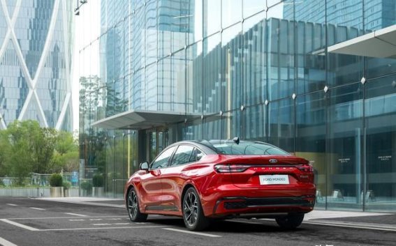 福特新蒙迪欧：豪华与动感并存的驾驶之选