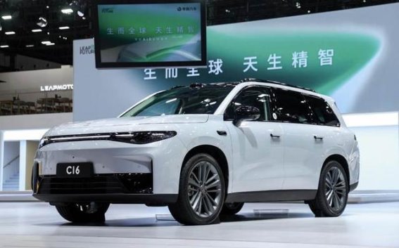 零跑C16与吉利银河M9对比分析：谁才是更具性价比的选择？