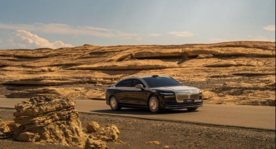 岚图追光L上市体验解析：智能豪华与高性能的融合之作