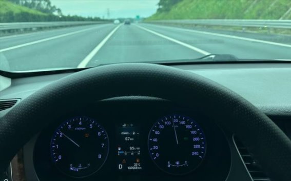 500公里高速实测告诉你，电车和油车的真相