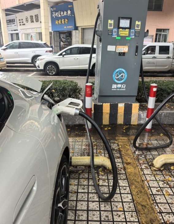 小米SU7体验：电动车的情绪价值与日常感受