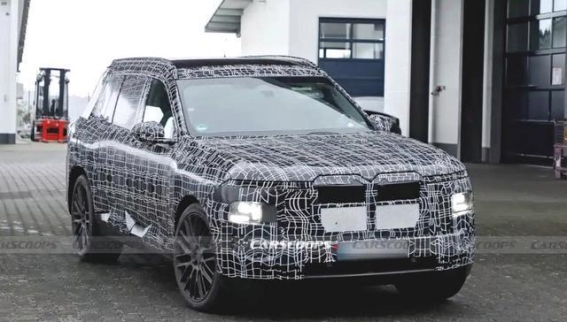 全新宝马X7再度曝光 V8动力保留 插混与纯电版本同步亮相