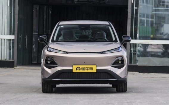 8万元买小型纯电SUV，长安启源Q05和吉利银河星愿怎么选