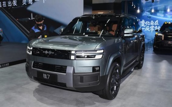 比亚迪方程豹钛7：近5米大身材，油耗低至1.36L，17.98万起爆款SUV