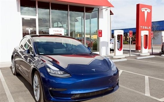 美国暂停电动车充电桩补贴引发16州起诉，行业困境加剧