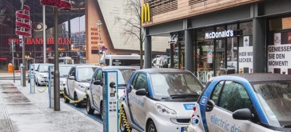 欧盟放宽2035年内燃机禁令的背后：电动化进程的现实考量