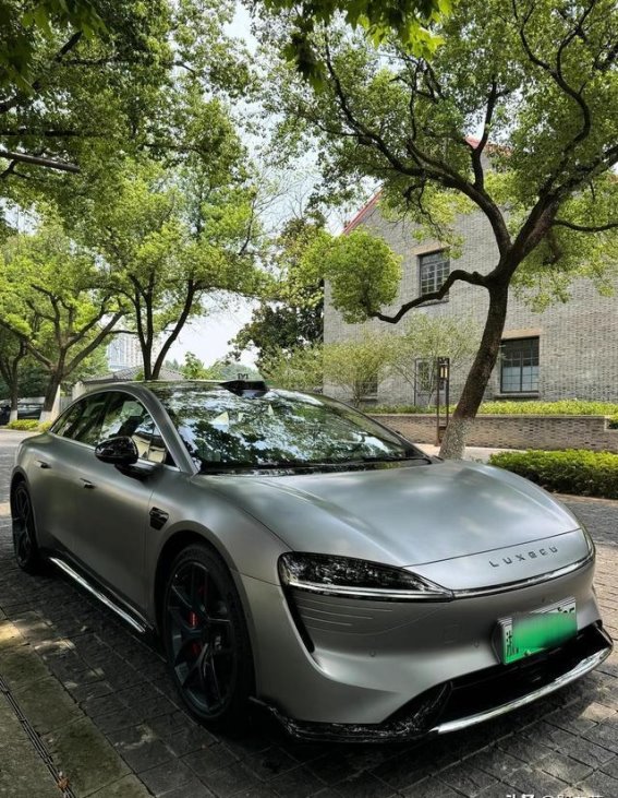 鸿蒙驾控体验：每一次出行都是星际冒险