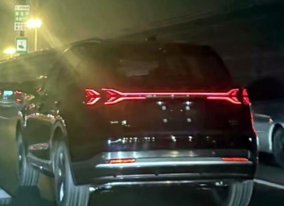 内外焕新 新款红旗HS5实车亮相解析