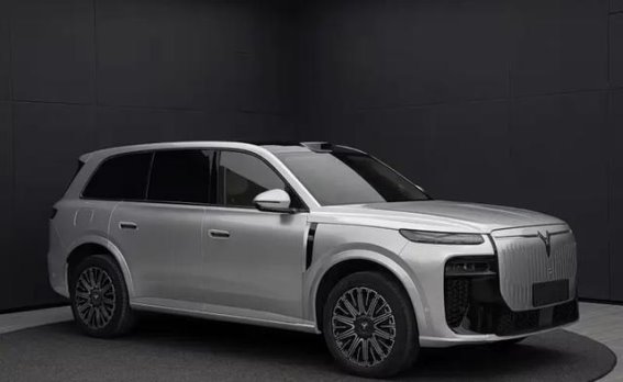 岚图全新大六座SUV泰山8曝光 纯电续航最高达310公里