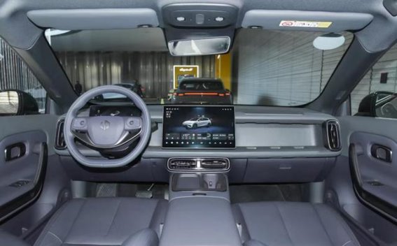 10万级纯电两厢车对比：零跑Lafa5与比亚迪海豚，谁更适合年轻人