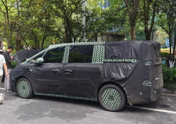 零跑D19内饰曝光或延期，MPV新车同步亮相的可能性分析