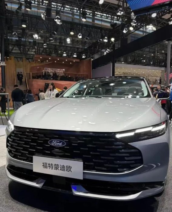 2026款蒙迪欧2.0T豪华型：全能家轿，动力与舒适兼备