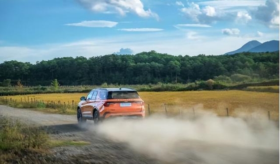 全新福特探险者昆仑谱系：突破极限，挑战未知