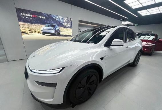 特斯拉销售失误引发购车纠纷，消费者要求退定金并赔偿损失